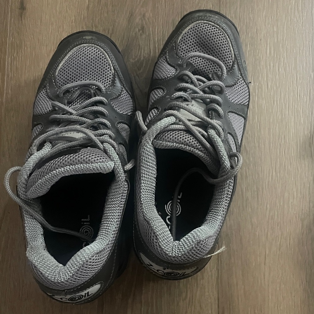 Z-Coil Women's Gray Athletic Lace-Up Sneakers